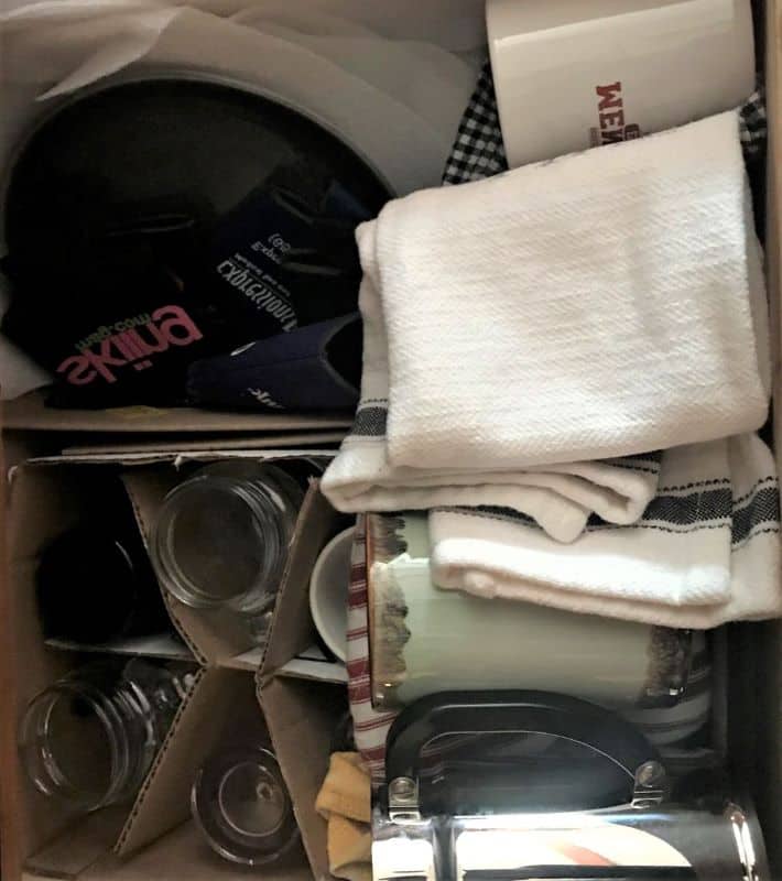 Storing dishes in a motorhome